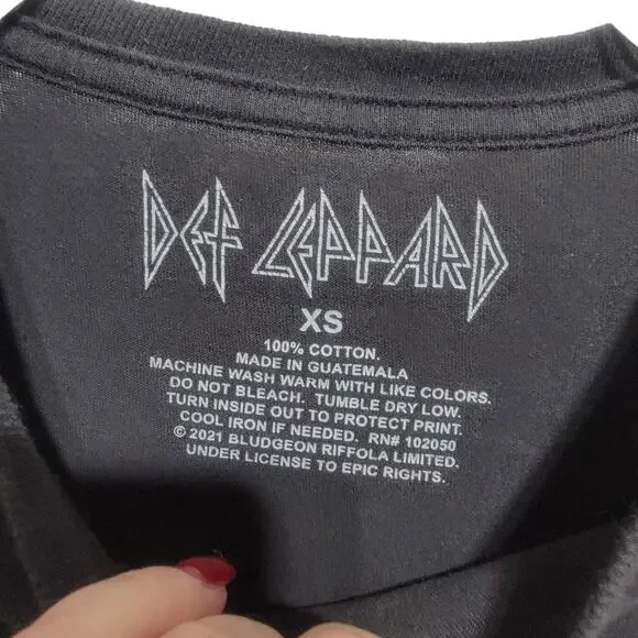 Def Leppard Women's Band Cheetah T Shirt XSmall - Picture 6 of 6